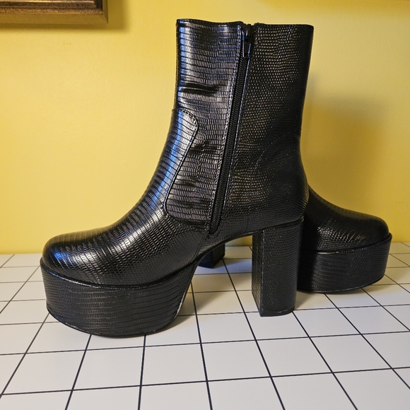 Brand new faux snakeskin boots - Picture 3 of 6